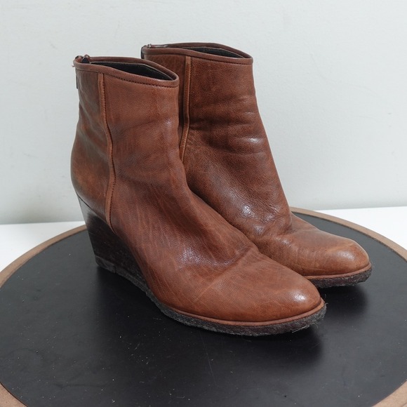 Stuart‎ Weitzman Ankle Boots Women 7M Brown Leather Wedge Heel Zip Back Bootie - Picture 2 of 11